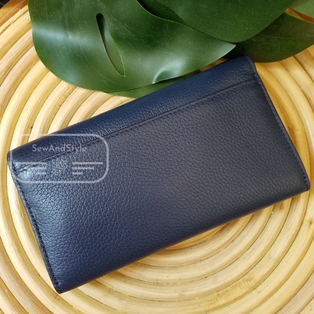TORY BURCH BRITTEN SMART PHONE WALLET NAVY BLUE ROYAL BLUE SNAP BUTTON WRISTLET - Picture 4 of 8